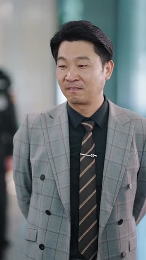 正搬砖呢，被大小姐拉去领证了（65集）好看的短剧分享