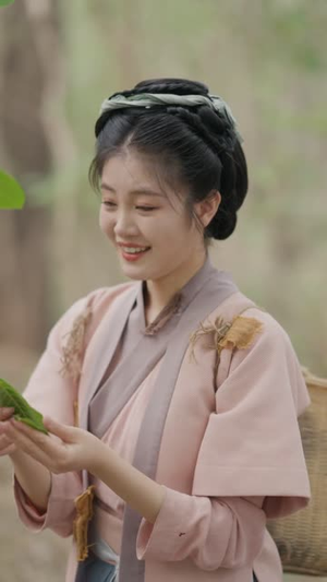 灾荒年小农女有满仓鱼肉 (95集) 抢先看新短剧