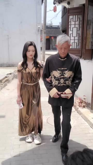 神通父女玩转古玩街（56）一起追短剧